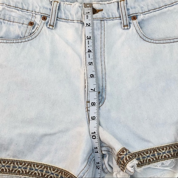 Levi’s Vintage High Waist Light Wash Frayed Embroidered Hem Jean Shorts Size 29 - Picture 12 of 12
